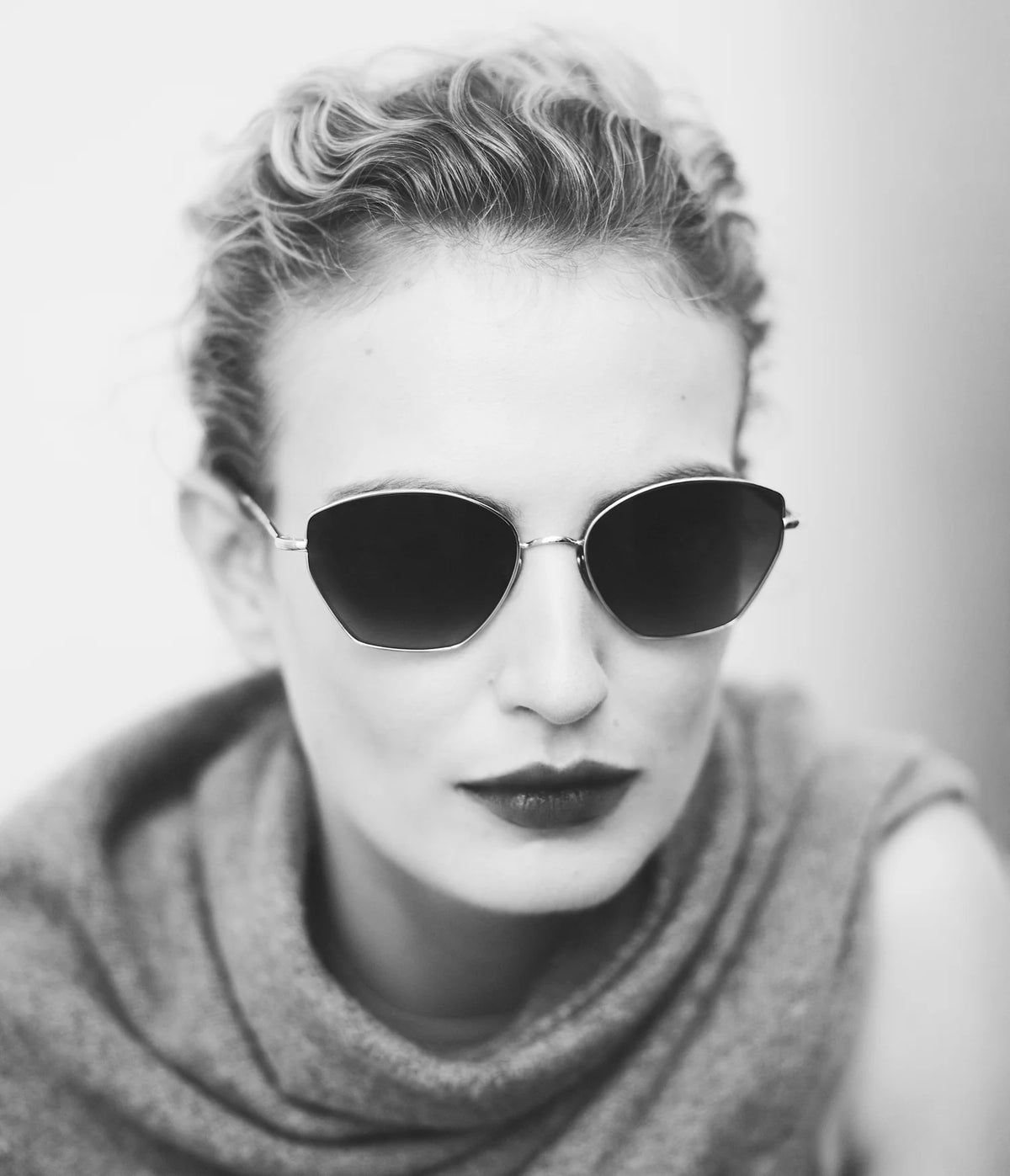 Septembre / Sunglasses / Grey Gold + Smoke Gradient lenses