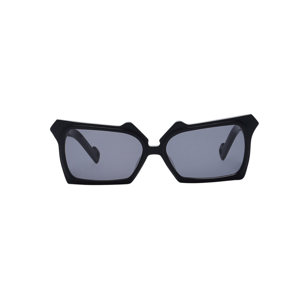 Tujuhbelas 17 / Black